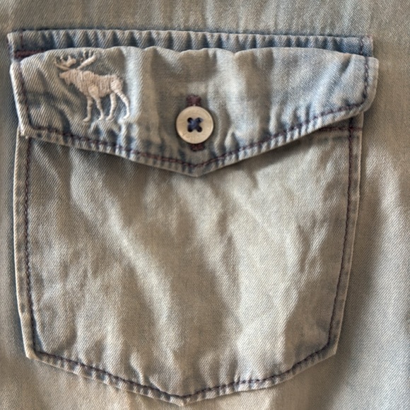 Abercrombie & Fitch Ombré Denim Button-Up Shirt - Size Small - Picture 3 of 5